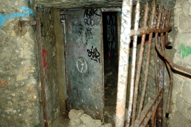 porte du Bunker allemand sous le lycée Montaigne