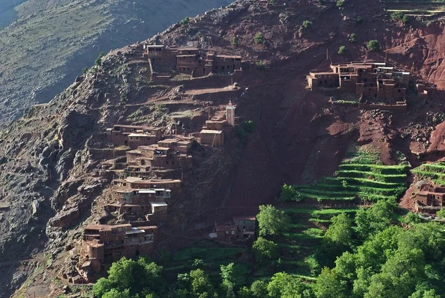 Les villages sont perchés sur les montagnes