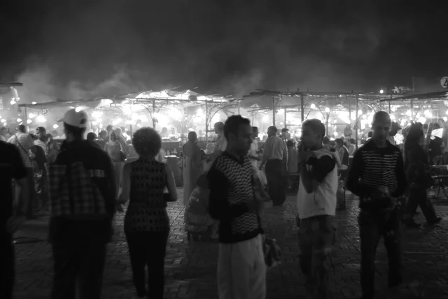 La nuit la vie bat son plein