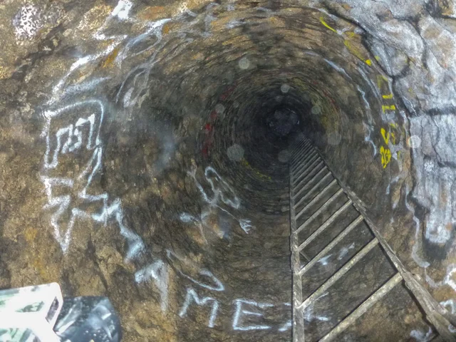 Puit à échelons