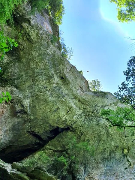 Sacrée falaise de 80m de haut