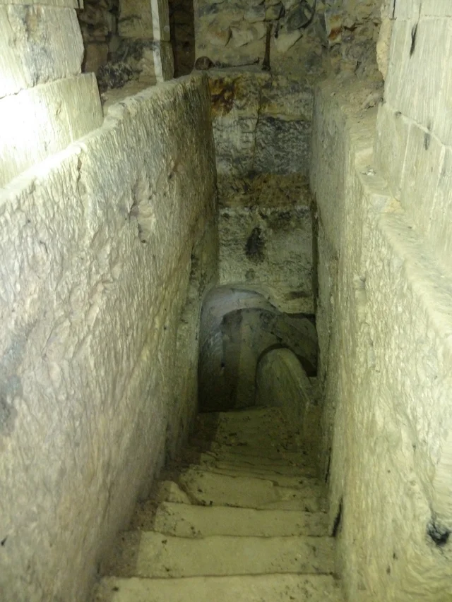 Escaliers vers le 2ème étage 